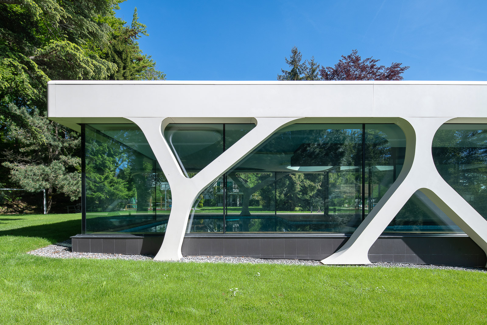 Air Lux Reference Poolhouse Western Switzerland Sliding Window Side View Daylight
