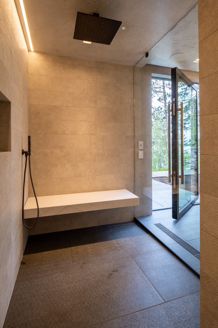 Air Lux Reference Private House Minnesota Usa Pivot Door Bathroom