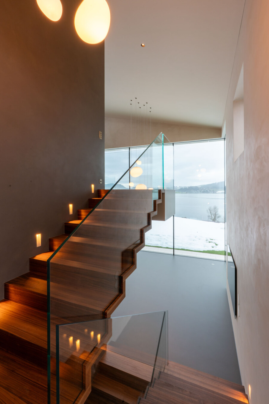 air-lux_referenz_Lofthaus am Sihlsee_Treppenaufgang