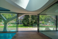 air-lux_referenz_poolhaus_westschweiz_innenansicht_schiebefenster