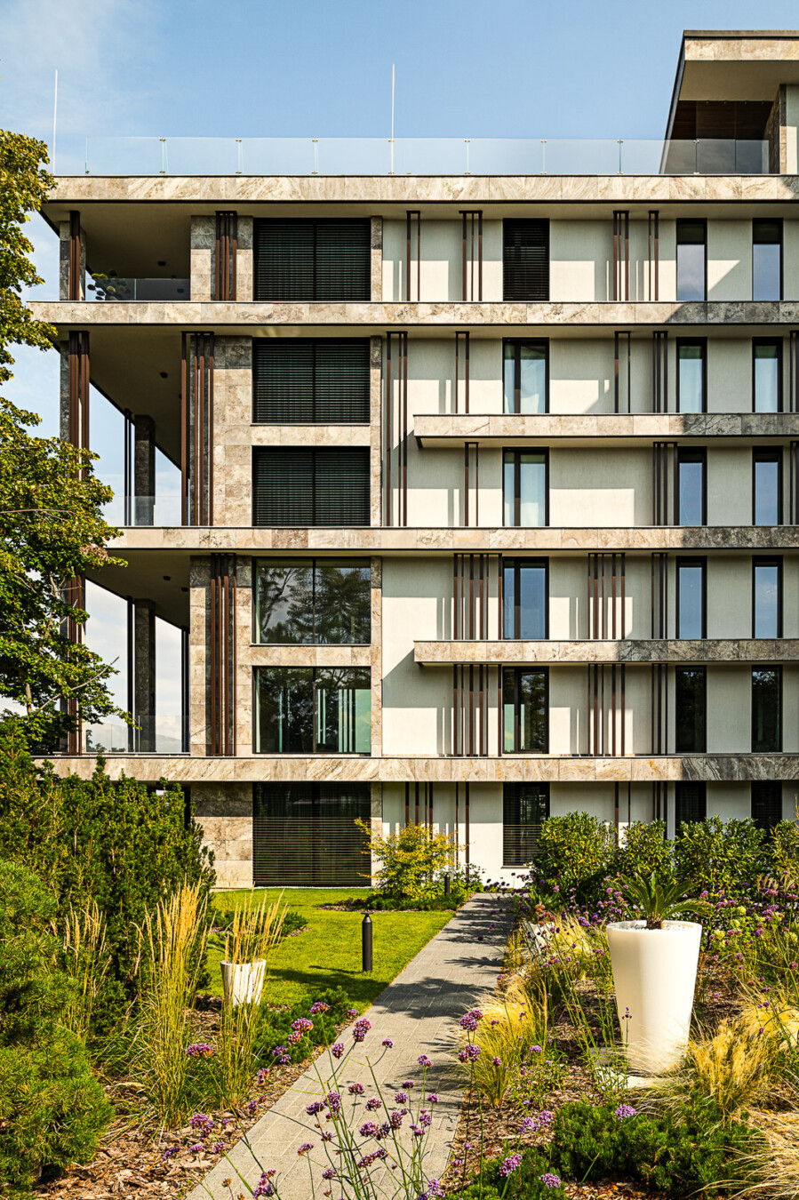 Air Lux Referenz Schiebefenster Aussenansicht Nah