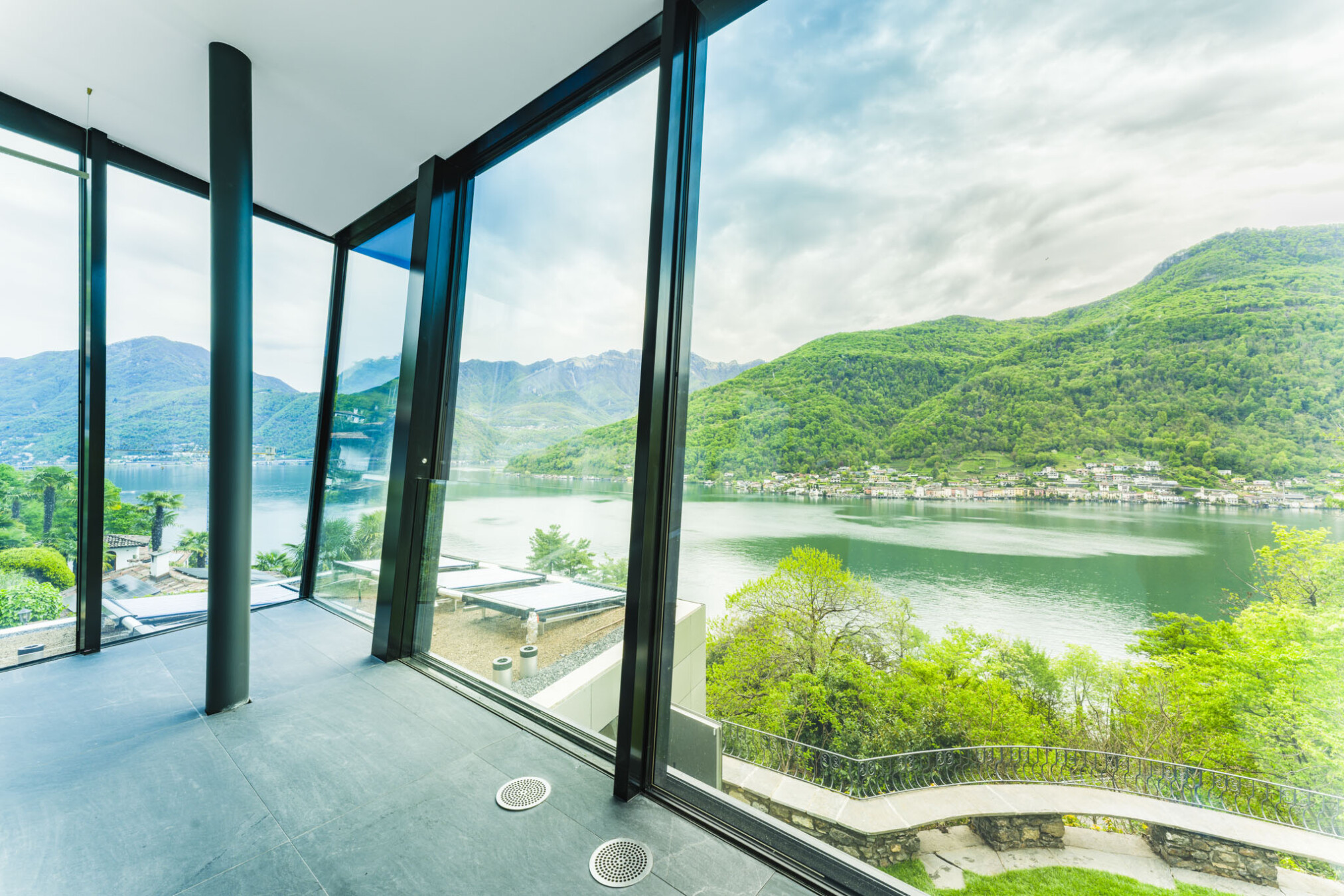 Air Lux Referenz Villa Im Tessin Innen Geneigt