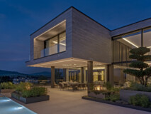 Air Lux Referenz Villa Oberer Zürichsee Aussenansicht Pool Nacht