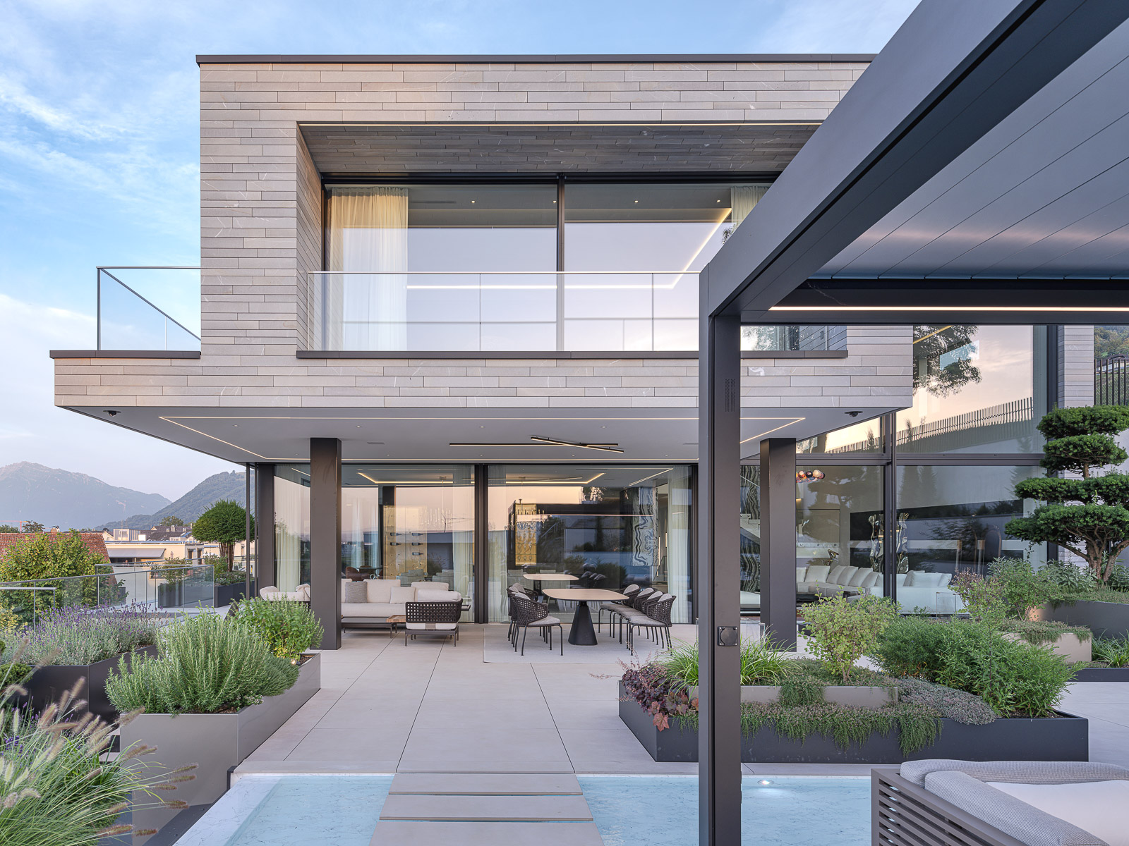 Air Lux Referenz Villa Oberer Zürichsee Aussenansicht Pool