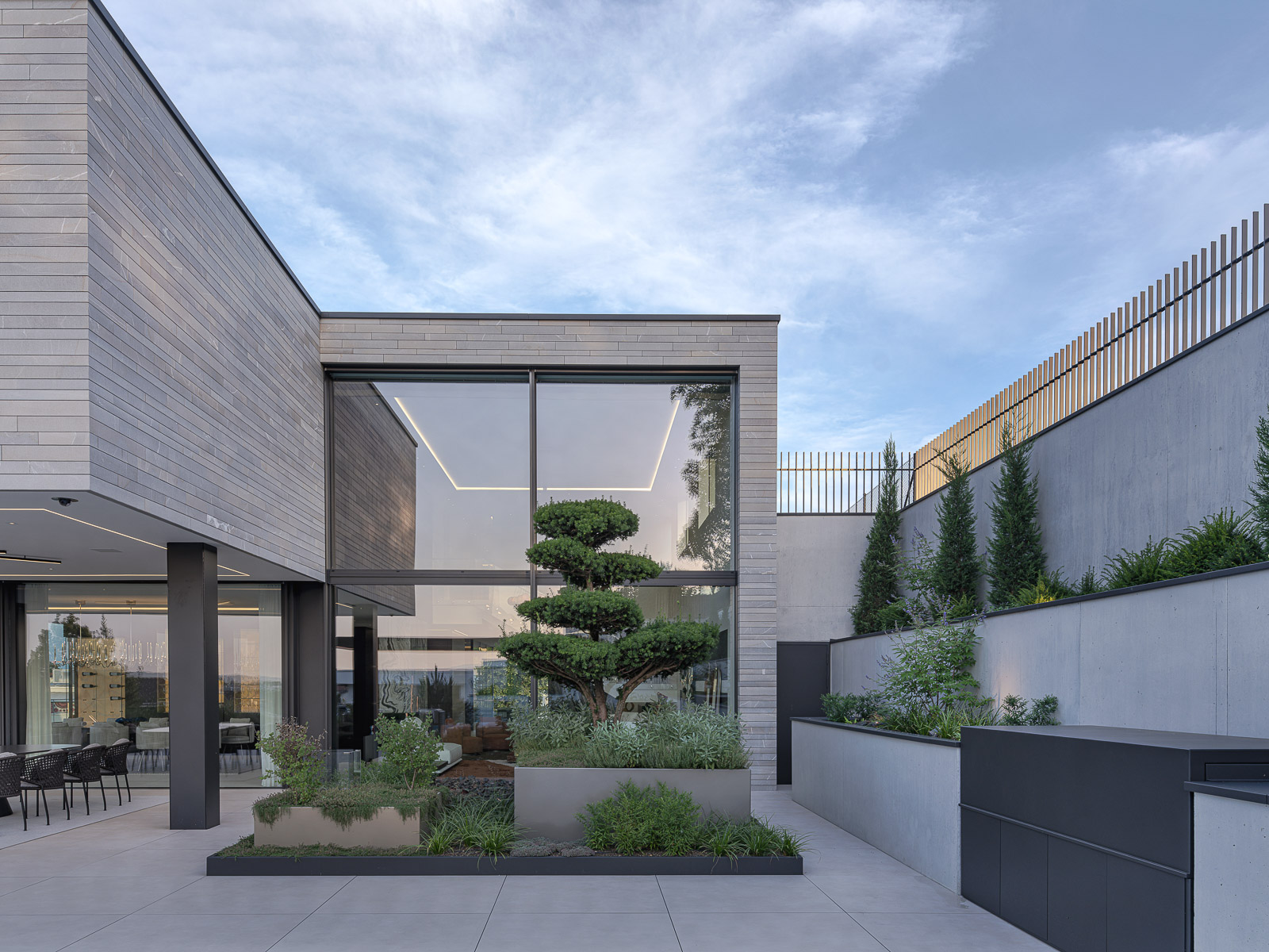 Air Lux Referenz Villa Oberer Zürichsee Aussenansicht Verglasung Doppelstöckig