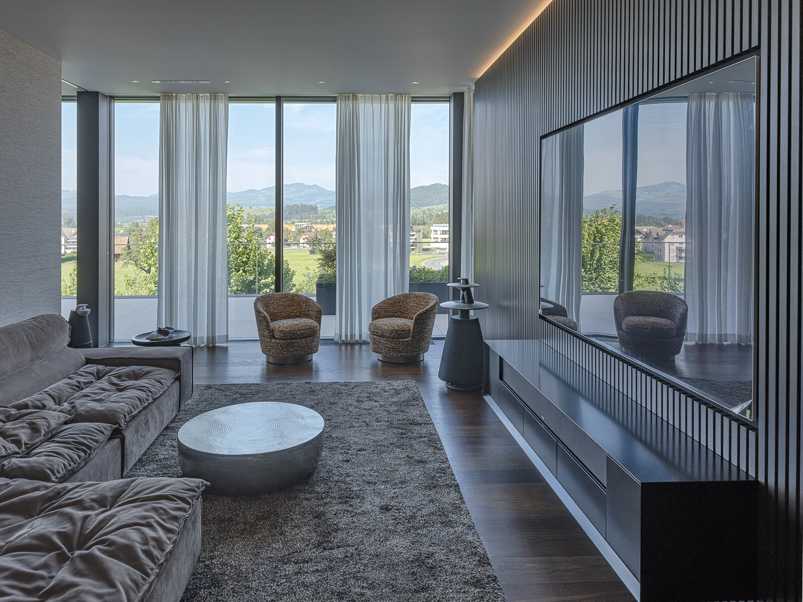 Air Lux Referenz Villa Oberer Zürichsee TV Zimmer (1)