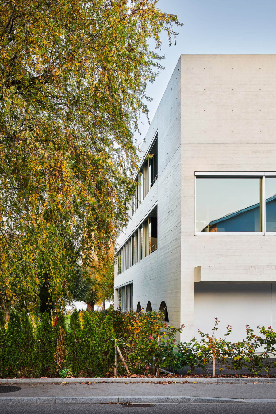 Air Lux Referenz Wohnen Am See Ecke Strassenseite