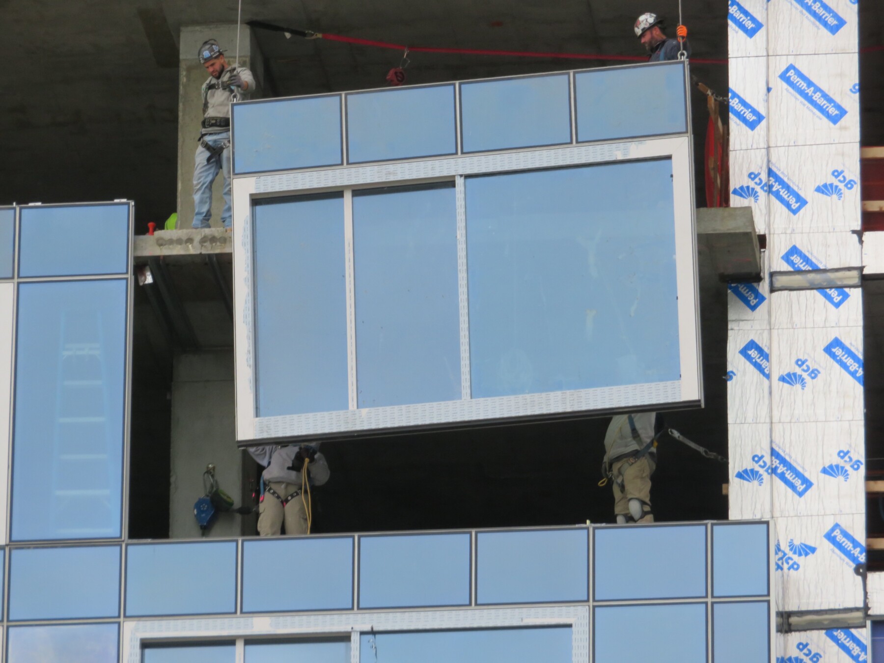 Blog The first sliding window system for high-rise buildings: air-lux passes impermeability tests in the USA Air Lux 6