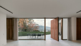 Pivot door private house Zurich Chipperfield air-lux